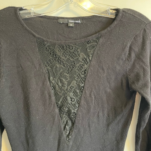 Black dress with front lace cleavage. - Picture 3 of 4